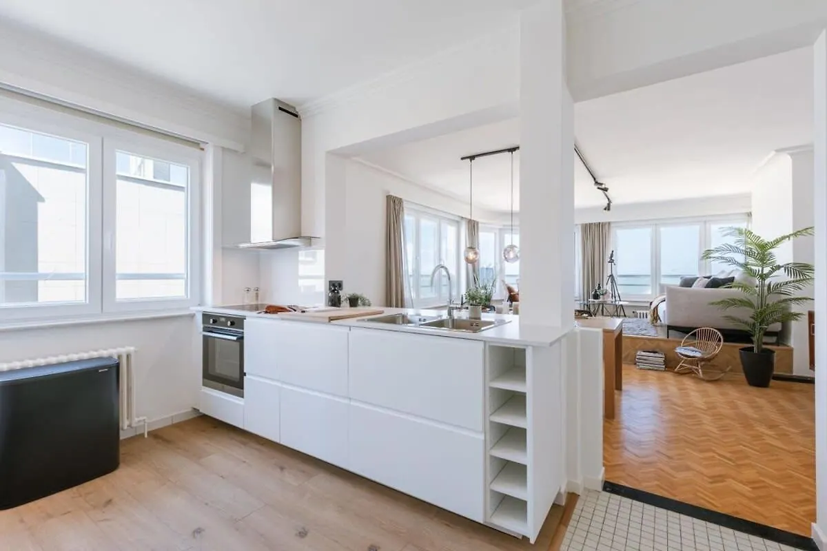 Huswell - Frontal Seaview Apartment In オステンド