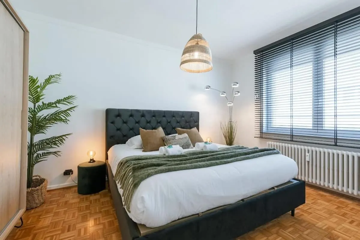 Huswell - Frontal Seaview Apartment In オステンド