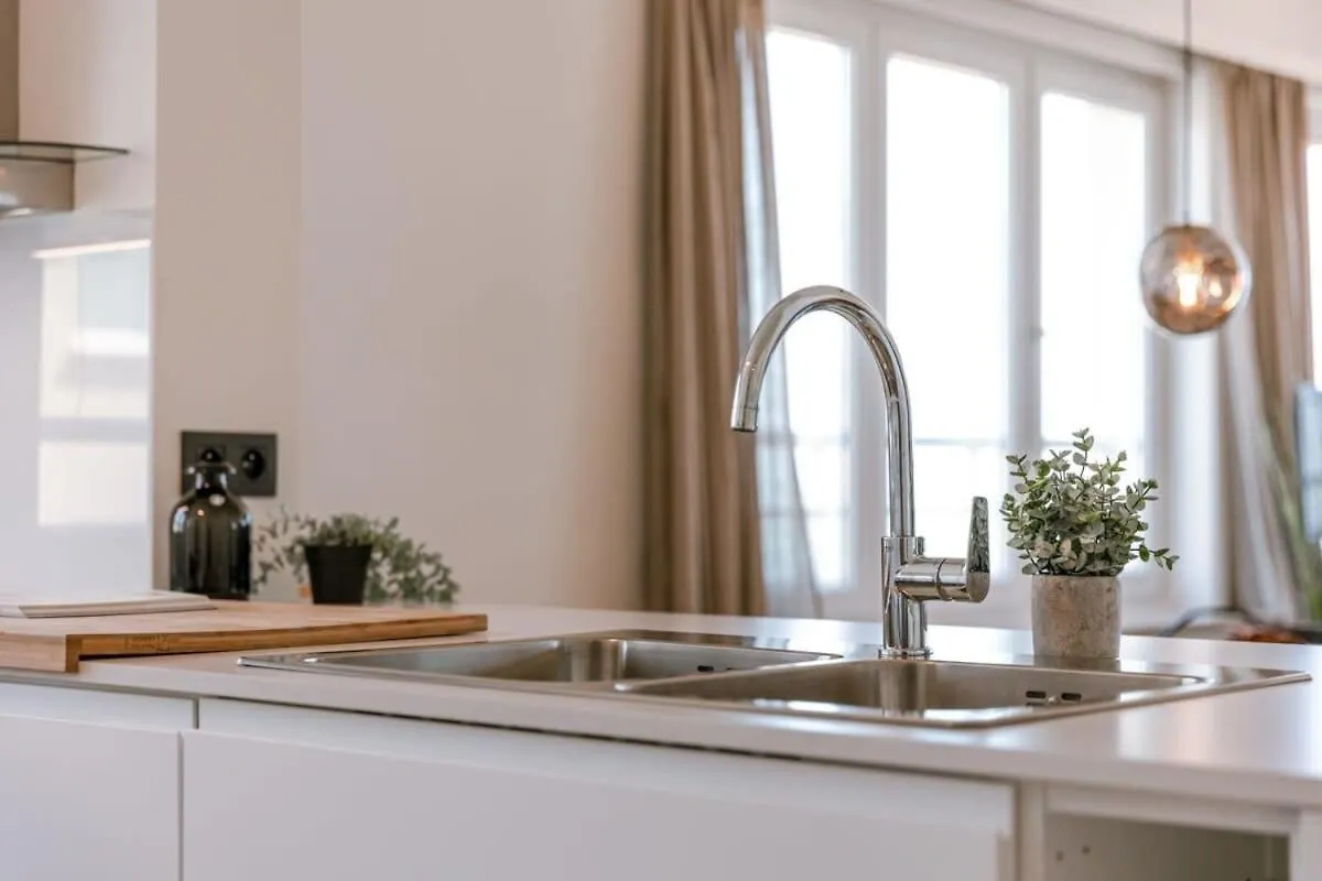 Huswell - Frontal Seaview Apartment In オステンド