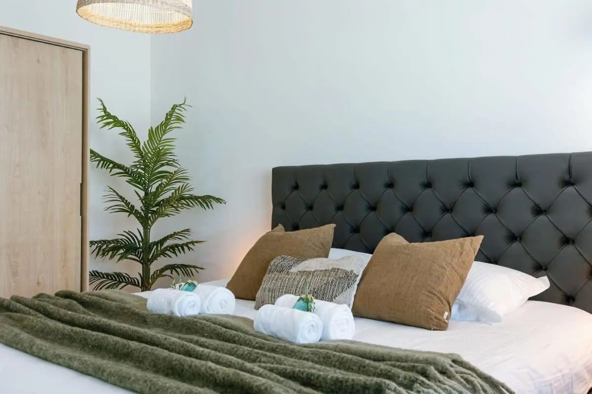 Huswell - Frontal Seaview Apartment In オステンド